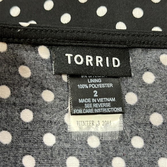 Torrid Blouse Womens 2 Black Polka Dot Cold Shoulder Top V-Neck - Picture 6 of 9